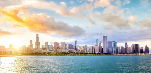 Naklejka premium Downtown chicago skyline cityscape in USA