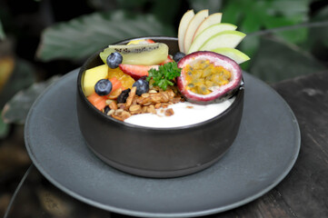  smoothie bowl,  yogurt with fruit