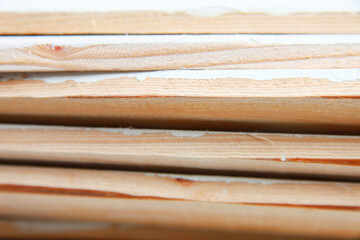 白いペンキを塗った材木