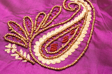 ペイズリー刺繍のインド生地