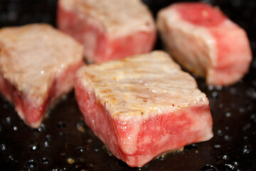 近江牛肉の溶岩板焼き