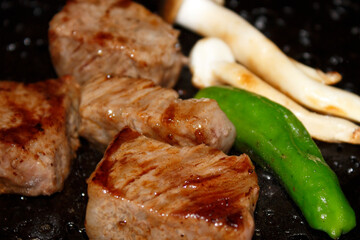 近江牛肉の溶岩板焼き