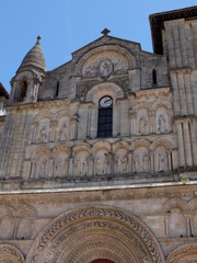 Eglise ancienne romane dans le sud de la France
