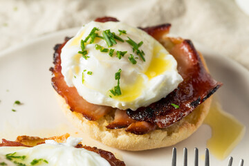 Warm Homemade Eggs Benedict