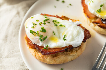 Warm Homemade Eggs Benedict