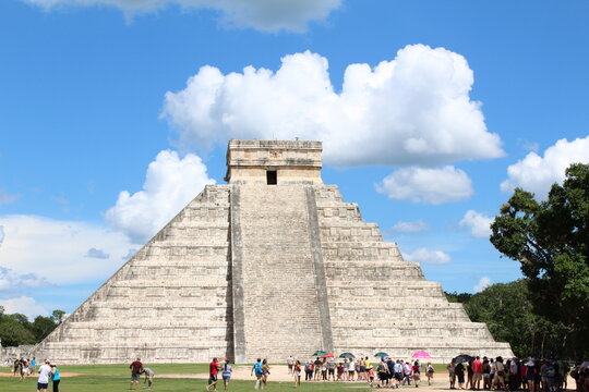 Templo de Kukulc&aacute;n en la zona arqueol&oacute;gica de las  pir&aacute;mides de Chich&eacute;n Itz&aacute; del estado de Yucat&aacute;n, M&eacute;xico