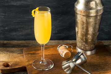 Bubbly Refreshing French 95 Cocktail