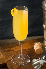Bubbly Refreshing French 95 Cocktail