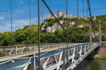 Hängebrücke über die Seine und  Château Gaillard