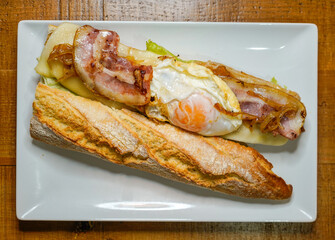 Sandwich with egg and bacon