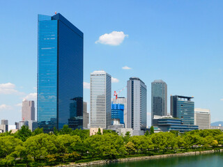 大阪城二の丸から見た大阪ビジネスパークのビル群(2020年5月撮影)