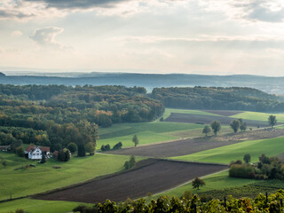 Fototapeta na wymiar Agrarlandschaft im Herbst