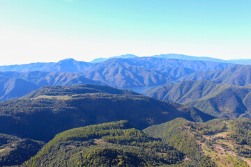 Obraz premium Mountain view from the top of the mountain 