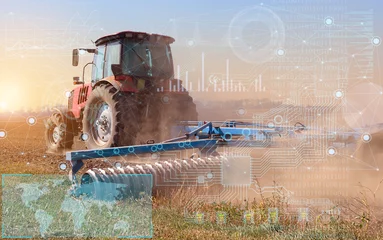 Tragetasche das Konzept der automatischen Steuerung eines Traktors in der Landwirtschaft und seine Erkennung auf der GPS-Karte, Technologien der Zukunft zur Erleichterung der menschlichen Arbeit © kosssmosss