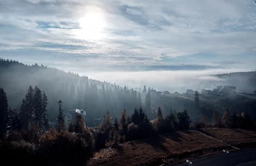 Crédence de cuisine en verre imprimé Forêt dans le brouillard Morning landscape in the Carpathian mountains.