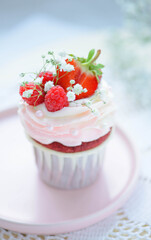 Obraz na płótnie Canvas strawberry cake with whipped cream