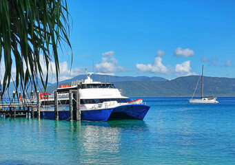 Fototapeta na wymiar Fitzroy Island, Catamaran Ferry from Cairns to Fitzroy Island