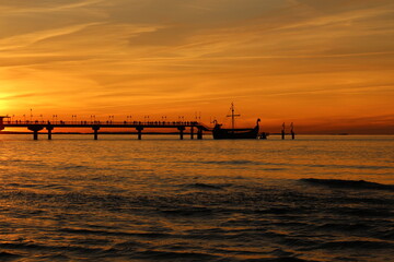 Efektowny zachód słońca nad Bałtykiem w Międzyzdrojach