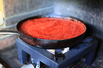 Salsa di pomodoro in tegame