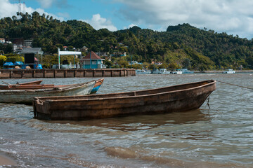 Fototapeta na wymiar boat in the coast
