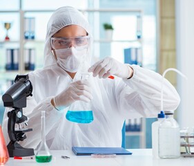 Fototapeta premium Chemist working in the laboratory with hazardous chemicals