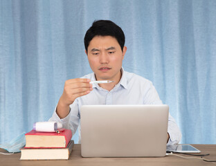 A man at work suddenly had a fever and took his temperature