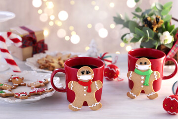 Gingerbread man cookies with protective face mask and  on Christmas decoration table.  Christmas and new year concept in new normal. マスクをしたジンジャーマンクッキー