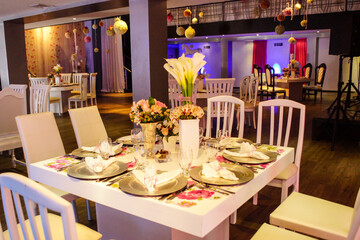 table setting in restaurant