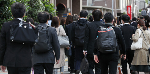 Obraz premium Crowd of people walking street in Tokyo, JAPAN (都内の通勤風景)