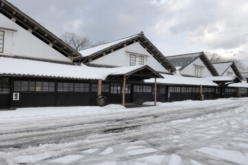 雪の山居倉庫