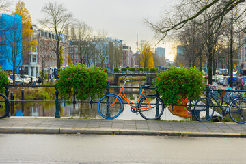 Fototapeta na wymiar Bicycle and an Amsterdam canal, The Netherlands