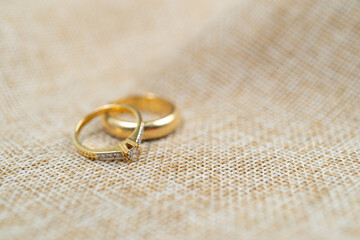 Couple wedding ring over brown sack background.