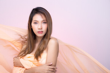 Obraz na płótnie Canvas Fashion Portrait Profile Asian Woman fashionable item make up