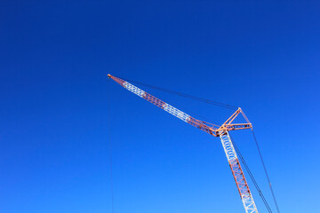 クレーンと青空