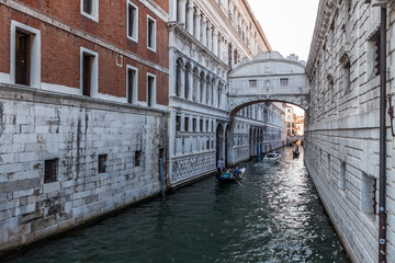 Fototapeta na wymiar View of the famous Bridge of Sighs in Venice