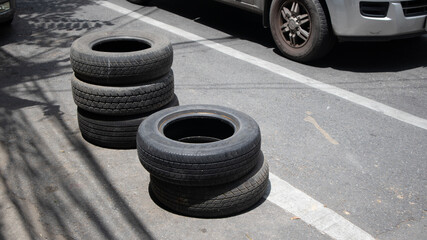 Obraz premium Bangkok Patumwan /Thailand August/8/2020, Bucket of vehicle tyre on the road