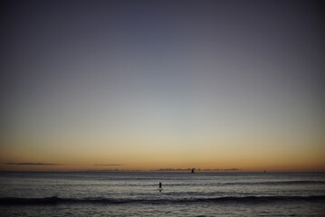 ビーチ　SUP 夕暮れ