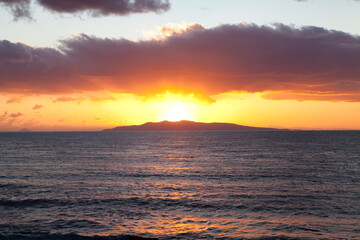大島に沈む夕陽