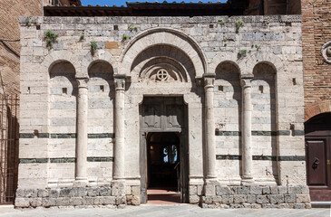 Naklejka premium Church in San Gimignano during the lockdown for COVID-19