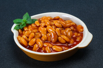 White beans with tomato sauce