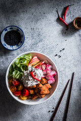 Raw Organic Hawaiian Poka bowl slmon tuna sesam seeds top view