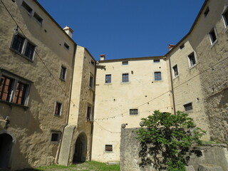 Fototapeta na wymiar Innenhof der Burg Pazin, Istrien, Kroatien