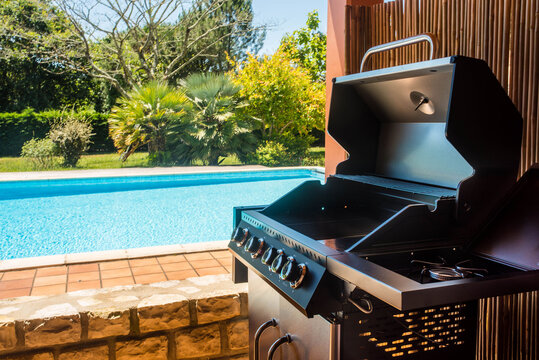 plancha or barbecue by the pool