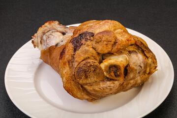 Baked pork knuckle with spices