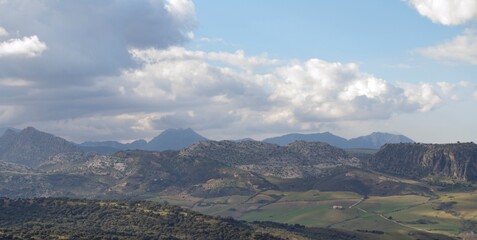 Monta&ntilde;as lejanas
