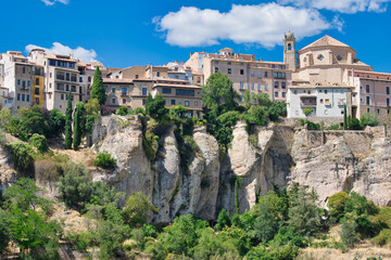 Fototapeta na wymiar Vista de la ciudad de Cuenca desde el parador nacional de turismo