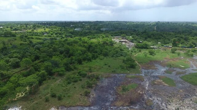 Fly over area around Duquesa landfill in Santo Domingo.