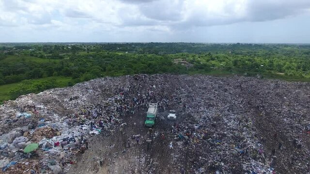 People working at Duquesa landfill, Santo Domingo. Aerial forward