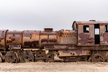 Naklejka premium Old rusty locomotive abandoned in a train cemetery. Uyuni, Bolivia