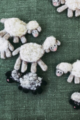 Broches avec personnage mignon petit mouton blanc en laine